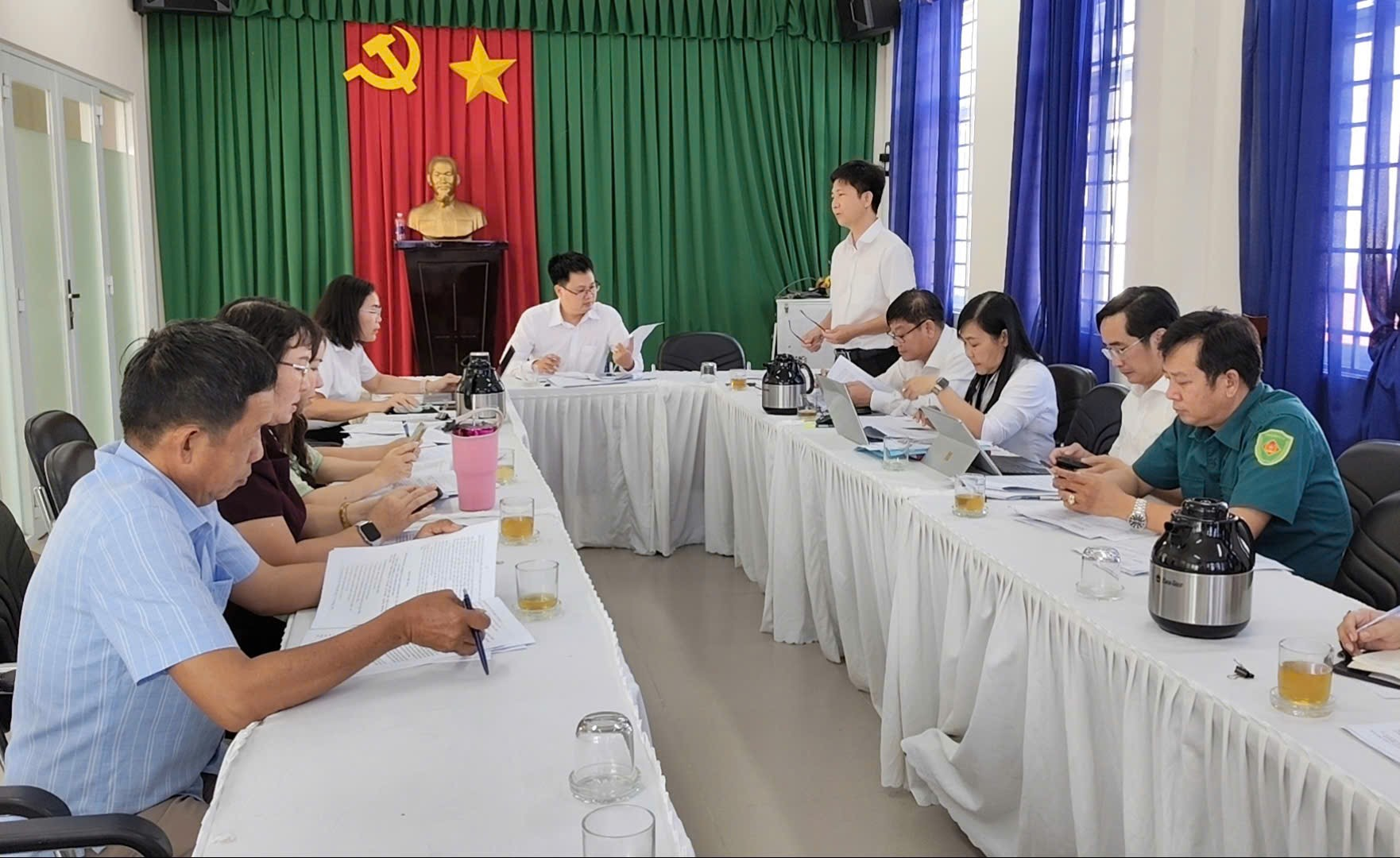 'A group of people sitting at a table

Description automatically generated'