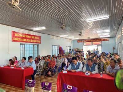 Description: C:\Users\User\Desktop\anh 3-2025\qc trao qua.jpg