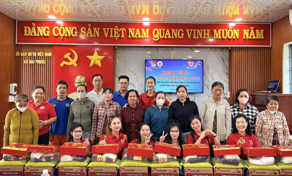 Có thể là hình ảnh về một hoặc nhiều người và văn bản cho biết 'UY BAN 南TT0 VIỆT NAM XA BẠI PHƯỚC ĐẢNG CỘNG SẢN VIỆT NAM gUANG VINH MUÔN NĂM D CKиeHA Tuut Tiak «и-@224 MAиueH Nam 2426 DAIH AIE OAN QUOC LAN WTHU XV XIV ανοή NG . KOKOM KoKopu KOKOTE KOKop KoKoTu KOKCM KOKOM รคม'