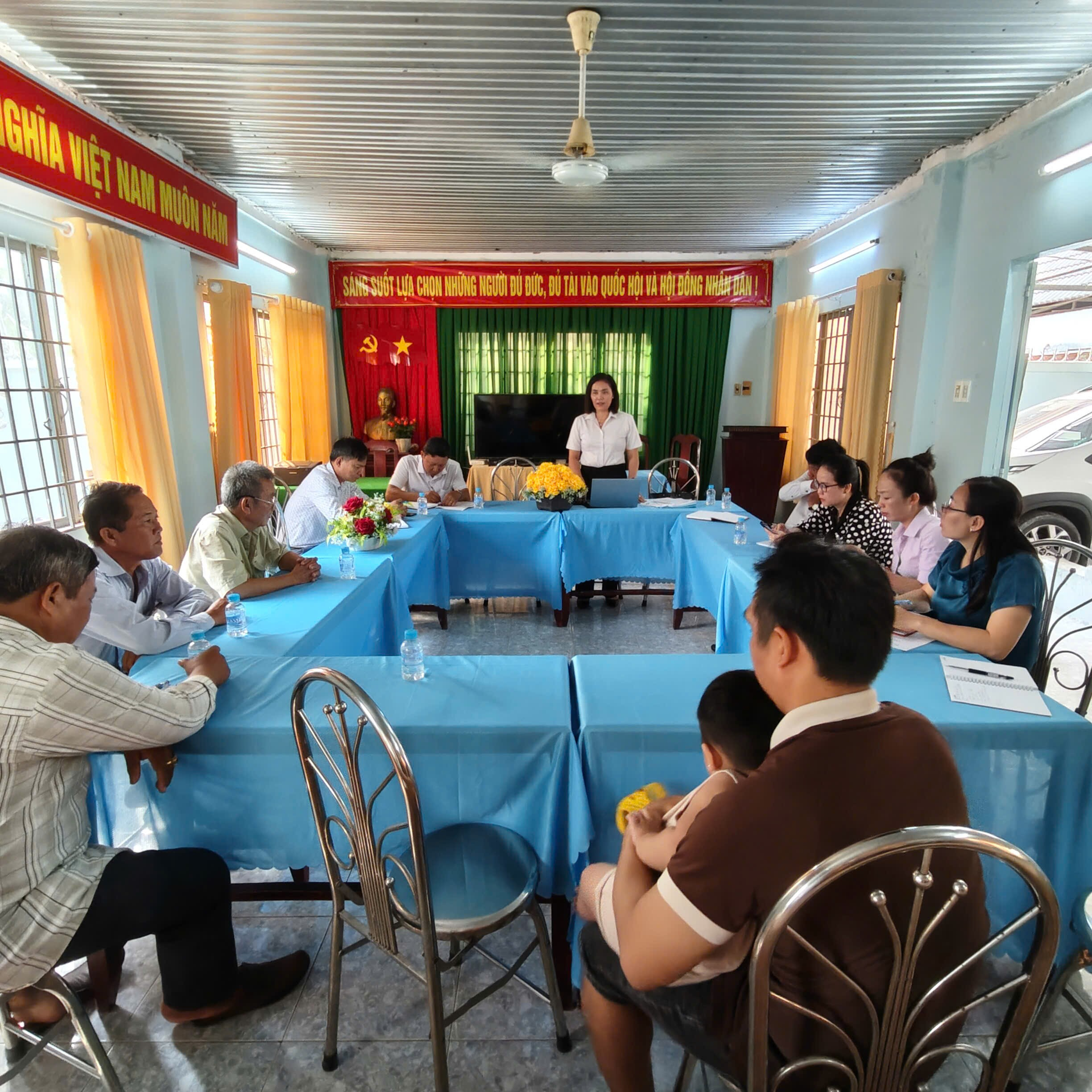 'A group of people sitting around a table

Description automatically generated'